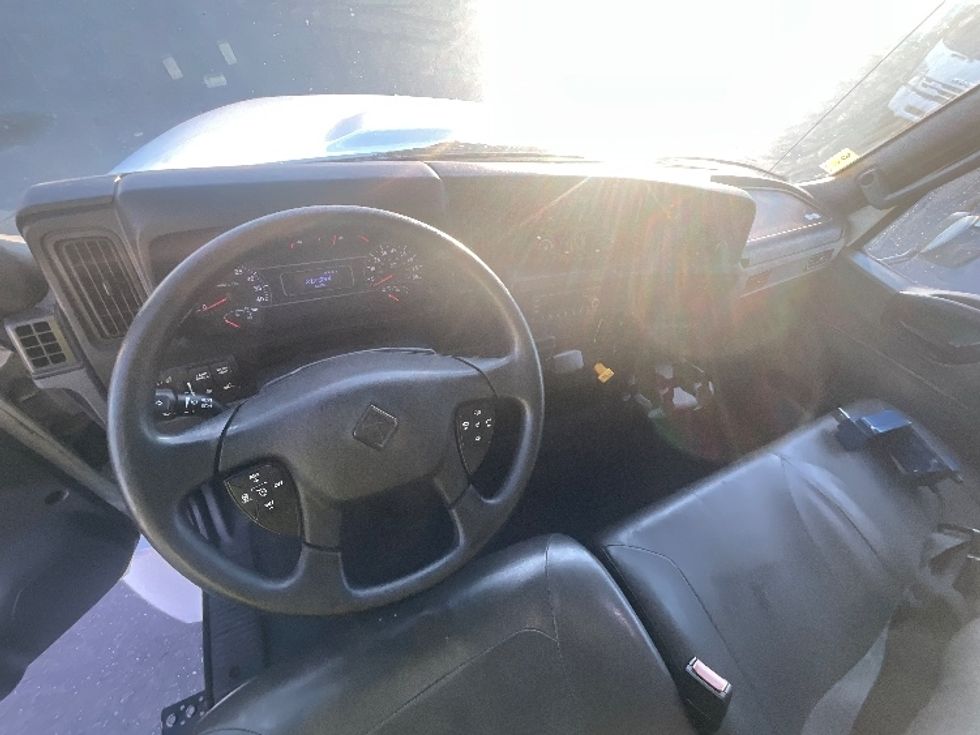 Medium Duty Box Truck-Light and Medium Duty Trucks-International-2020-MV607-West Sacramento-CA-218,157\n\t\tmiles-$ 43,000 - Image 18