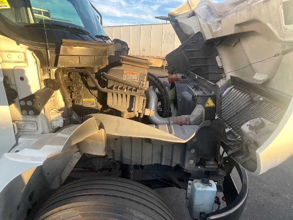 Medium Duty Box Truck-Light and Medium Duty Trucks-International-2020-MV607-West Sacramento-CA-218,157\n\t\tmiles-$ 43,000 - Image 23