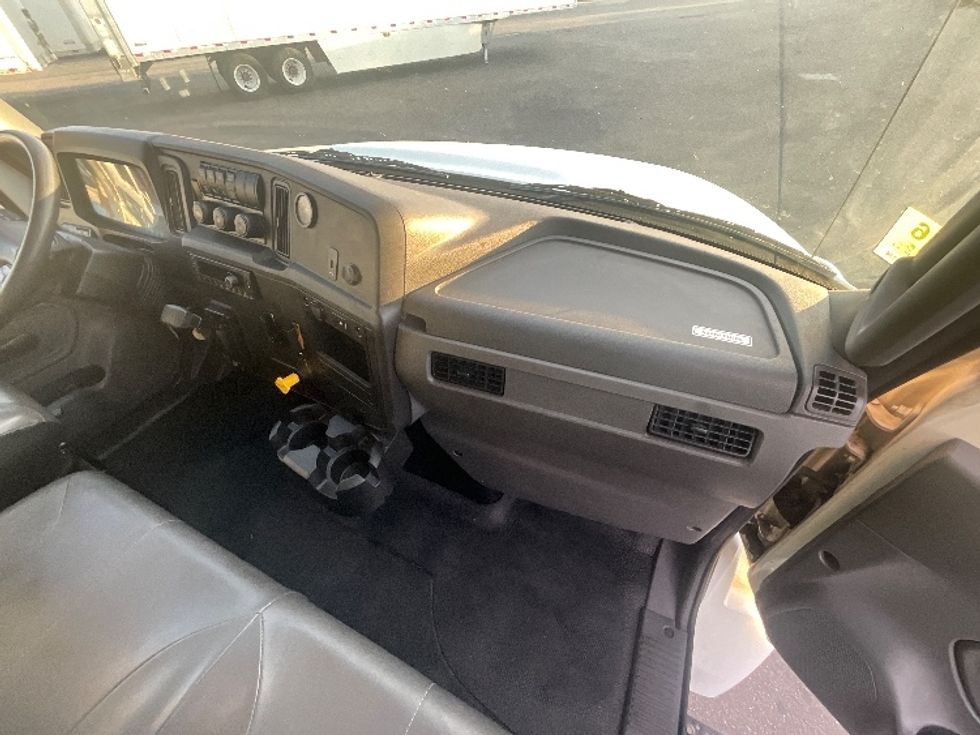 Medium Duty Box Truck-Light and Medium Duty Trucks-International-2020-MV607-West Sacramento-CA-218,157\n\t\tmiles-$ 43,000 - Image 21