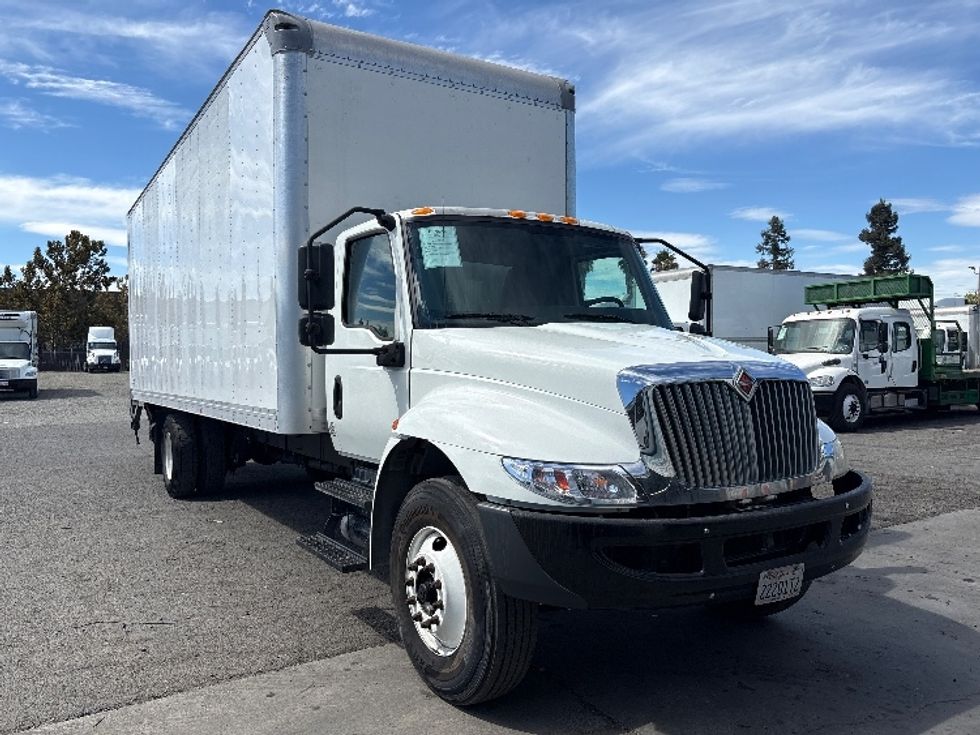Medium Duty Box Truck-Light and Medium Duty Trucks-International-2020-MV607-West Sacramento-CA-241,202\n\t\tmiles-$ 46,000 - Image 1