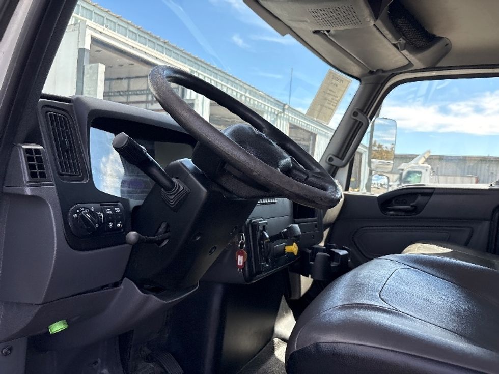 Medium Duty Box Truck-Light and Medium Duty Trucks-International-2020-MV607-West Sacramento-CA-241,202\n\t\tmiles-$ 46,000 - Image 17