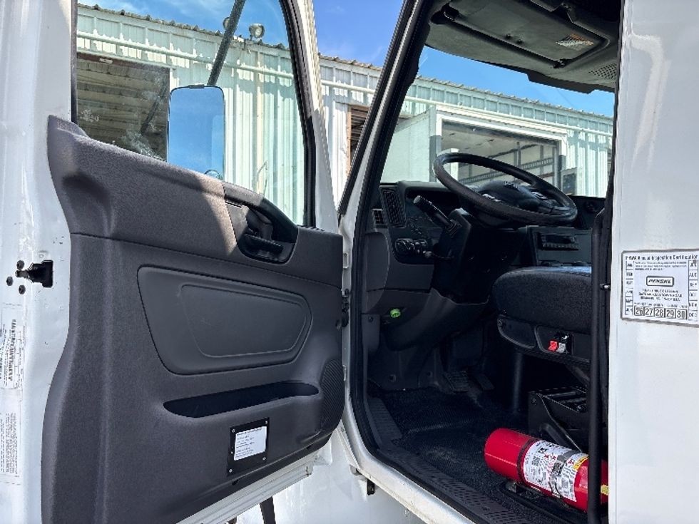Medium Duty Box Truck-Light and Medium Duty Trucks-International-2020-MV607-West Sacramento-CA-241,202\n\t\tmiles-$ 46,000 - Image 16