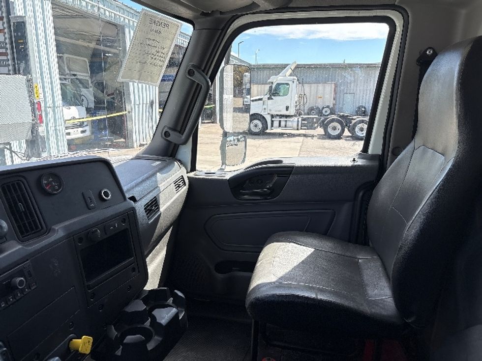 Medium Duty Box Truck-Light and Medium Duty Trucks-International-2020-MV607-West Sacramento-CA-241,202\n\t\tmiles-$ 46,000 - Image 19