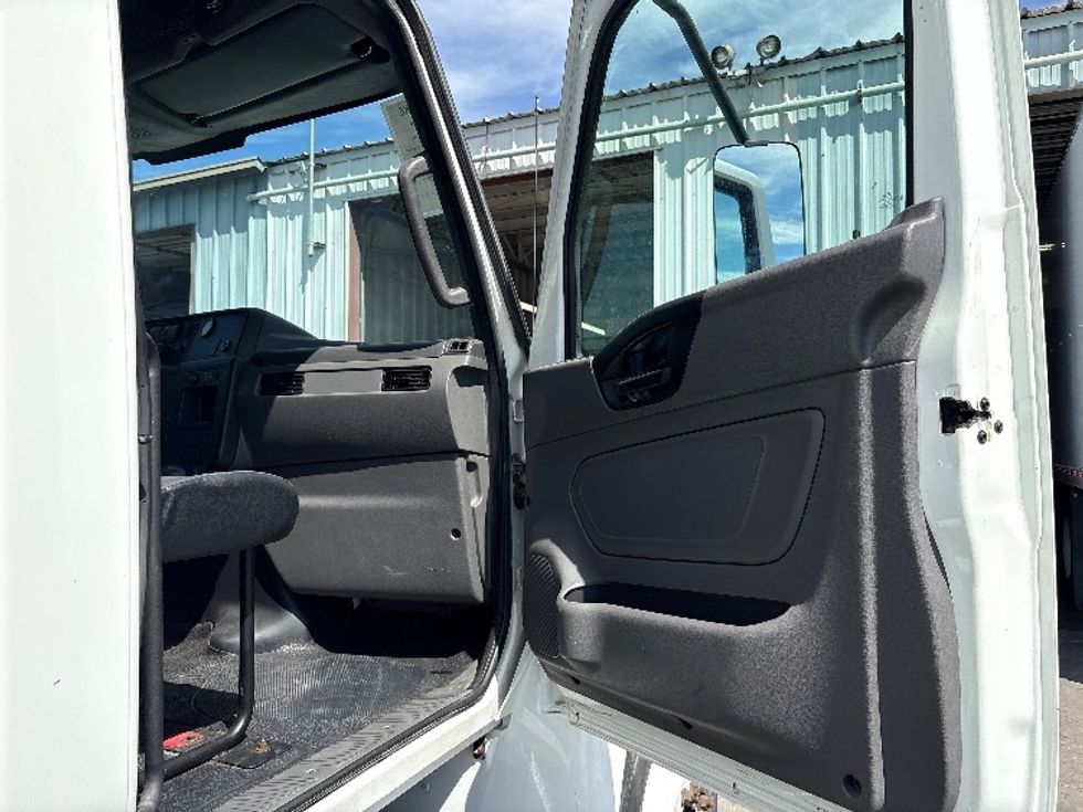Medium Duty Box Truck-Light and Medium Duty Trucks-International-2020-MV607-West Sacramento-CA-241,202\n\t\tmiles-$ 46,000 - Image 20