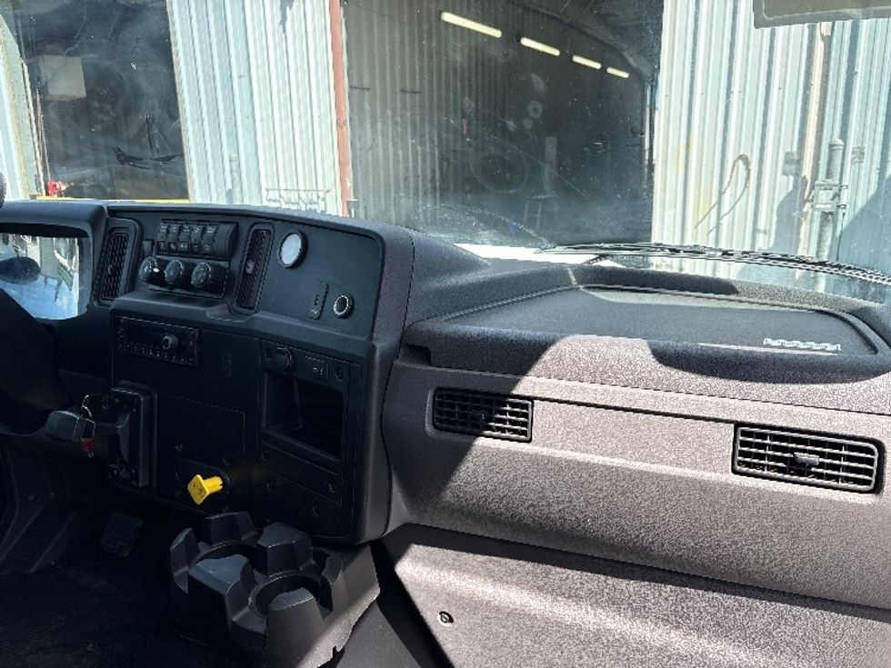 Medium Duty Box Truck-Light and Medium Duty Trucks-International-2020-MV607-West Sacramento-CA-241,202\n\t\tmiles-$ 46,000 - Image 21