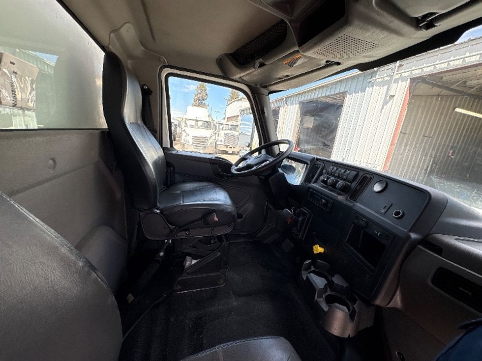 Medium Duty Box Truck-Light and Medium Duty Trucks-International-2020-MV607-West Sacramento-CA-241,202\n\t\tmiles-$ 46,000 - Image 22