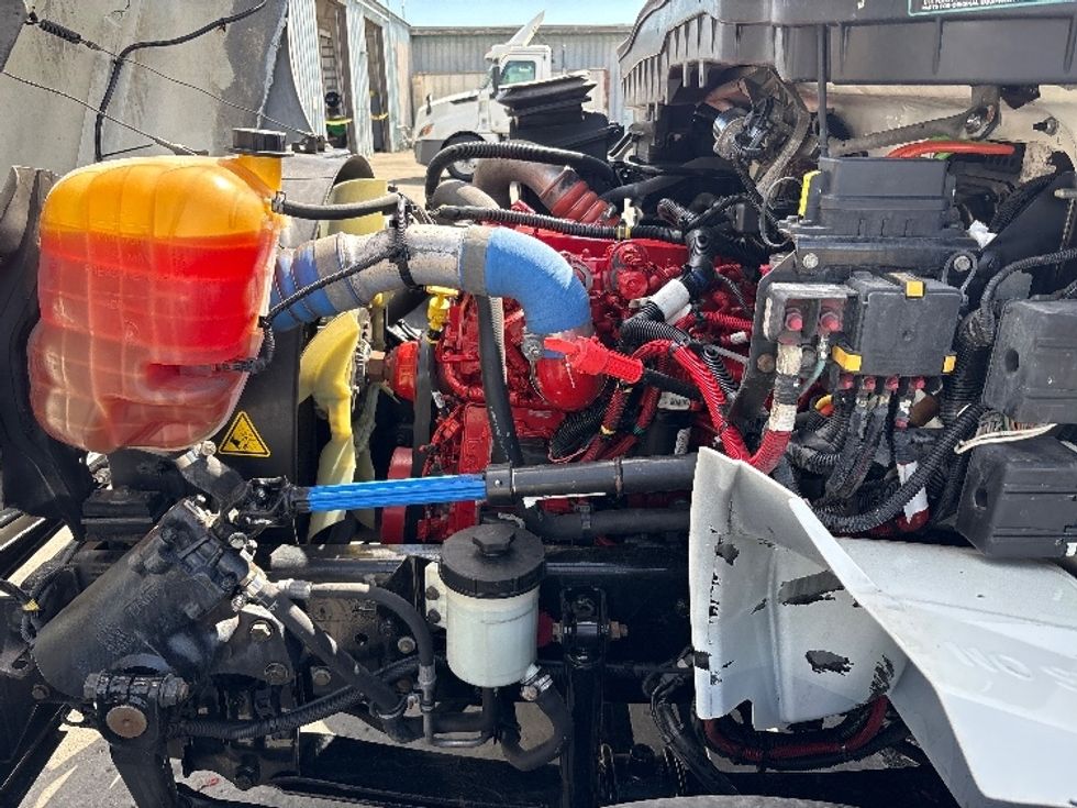 Medium Duty Box Truck-Light and Medium Duty Trucks-International-2020-MV607-West Sacramento-CA-241,202\n\t\tmiles-$ 46,000 - Image 24