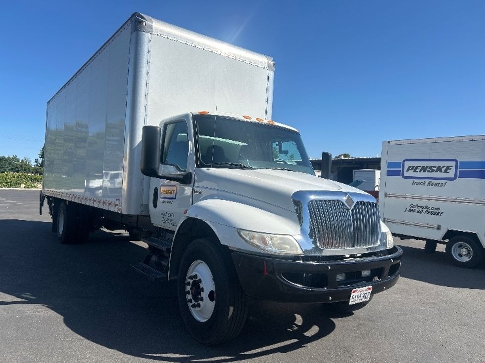 Medium Duty Box Truck-Light and Medium Duty Trucks-International-2020-MV607-West Sacramento-CA-266,080\n\t\tmiles-$ 39,750 - Image 1