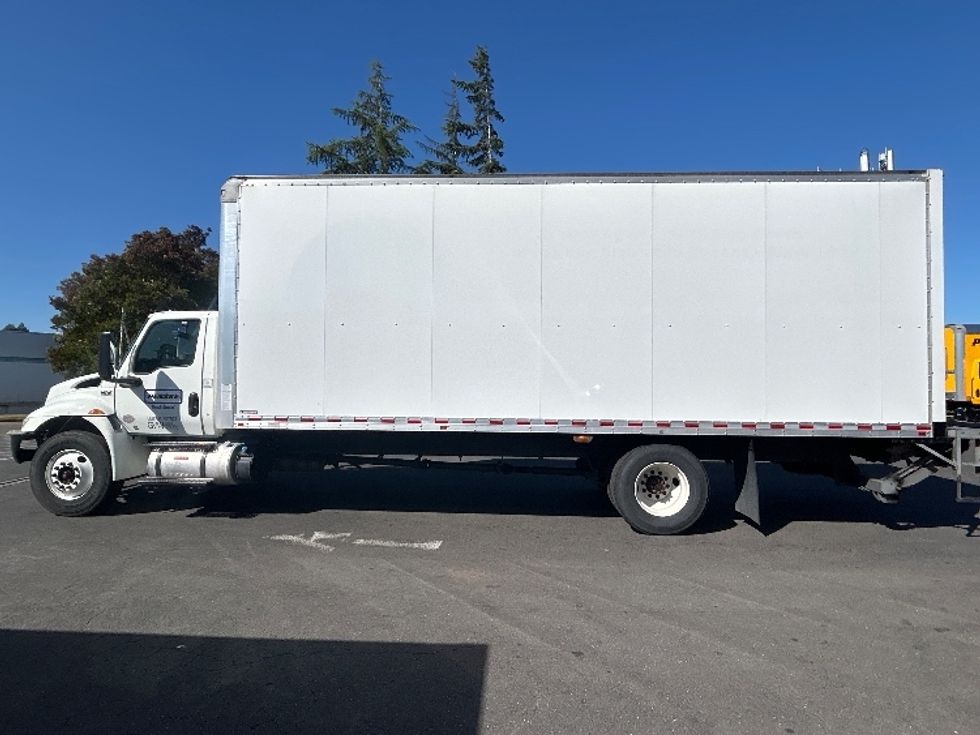 Medium Duty Box Truck-Light and Medium Duty Trucks-International-2020-MV607-West Sacramento-CA-266,080\n\t\tmiles-$ 39,750 - Image 4