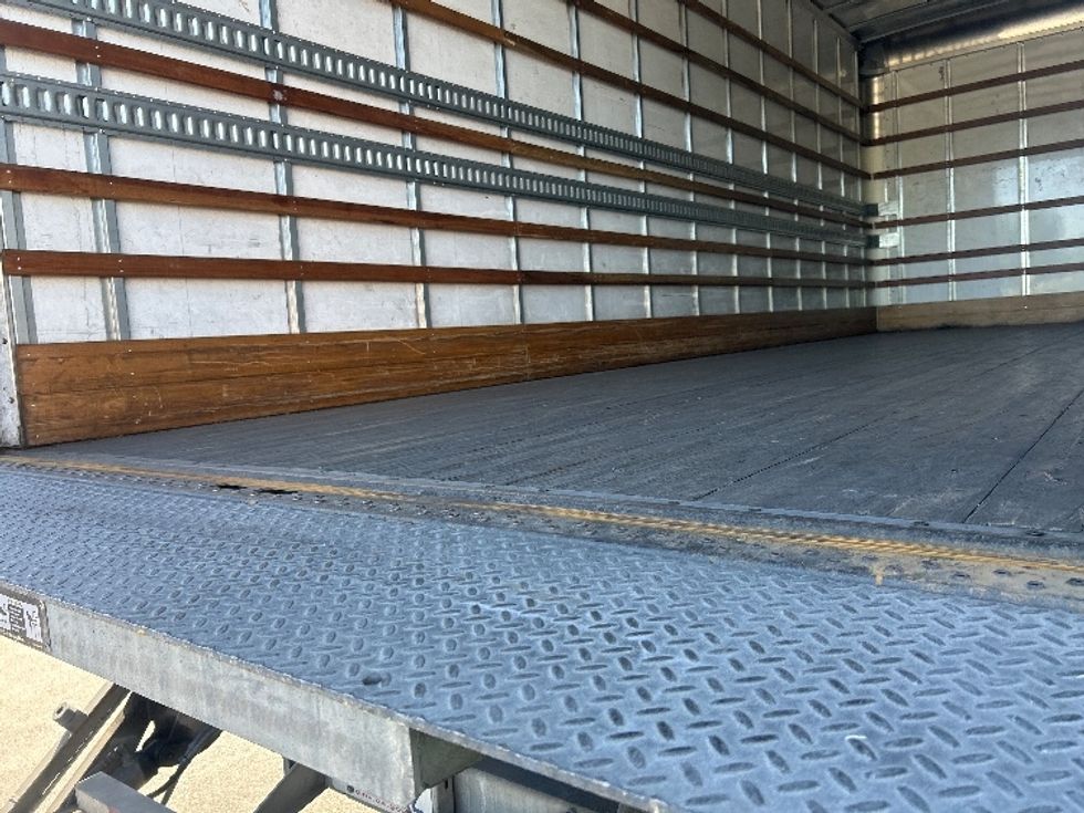 Medium Duty Box Truck-Light and Medium Duty Trucks-International-2020-MV607-West Sacramento-CA-266,080\n\t\tmiles-$ 39,750 - Image 10