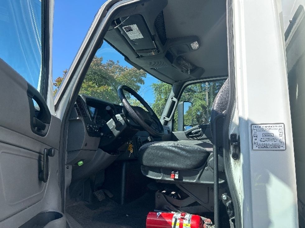 Medium Duty Box Truck-Light and Medium Duty Trucks-International-2020-MV607-West Sacramento-CA-266,080\n\t\tmiles-$ 39,750 - Image 16