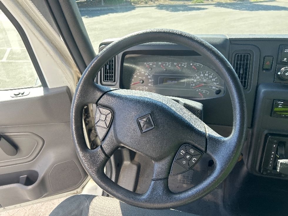 Medium Duty Box Truck-Light and Medium Duty Trucks-International-2020-MV607-West Sacramento-CA-266,080\n\t\tmiles-$ 39,750 - Image 17