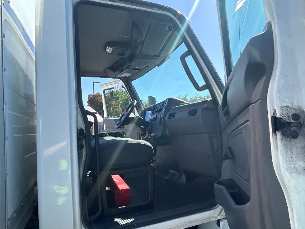 Medium Duty Box Truck-Light and Medium Duty Trucks-International-2020-MV607-West Sacramento-CA-266,080\n\t\tmiles-$ 39,750 - Image 20