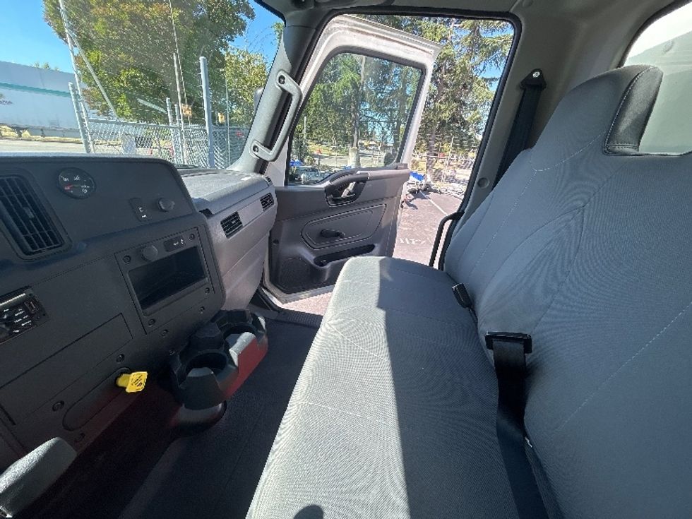 Medium Duty Box Truck-Light and Medium Duty Trucks-International-2020-MV607-West Sacramento-CA-266,080\n\t\tmiles-$ 39,750 - Image 19