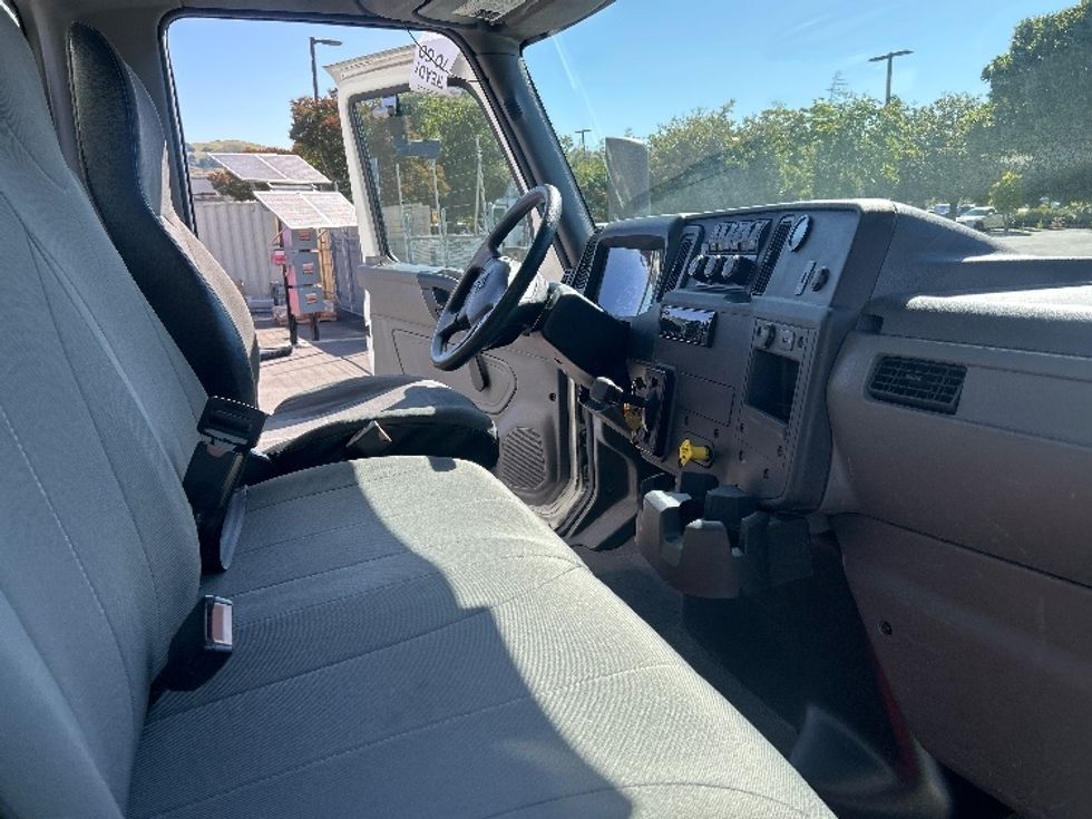 Medium Duty Box Truck-Light and Medium Duty Trucks-International-2020-MV607-West Sacramento-CA-266,080\n\t\tmiles-$ 39,750 - Image 22