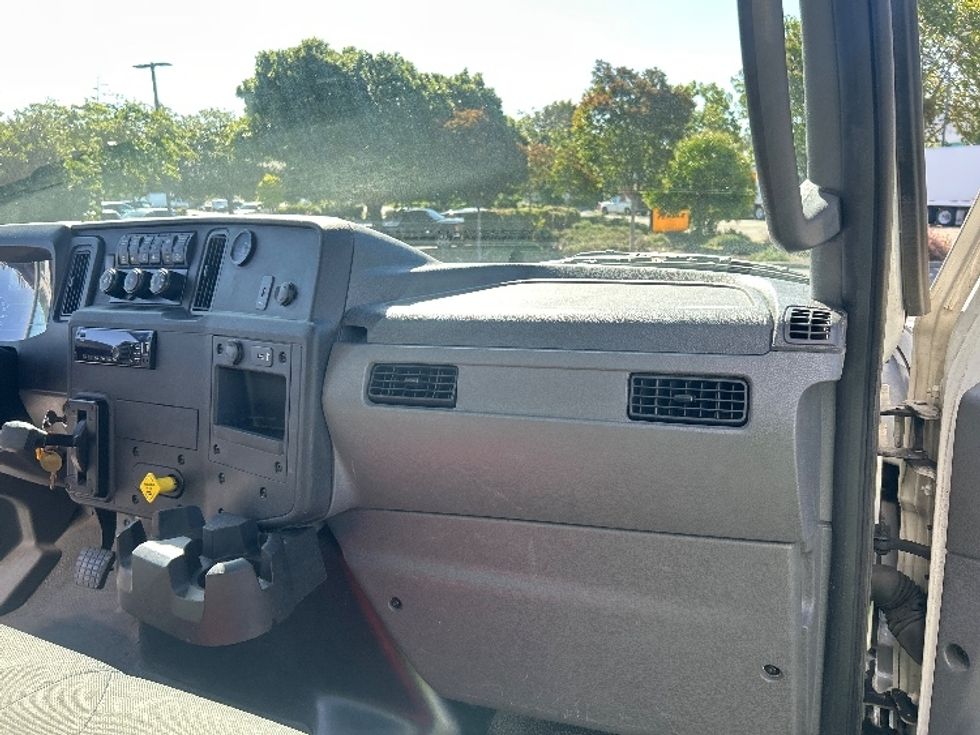 Medium Duty Box Truck-Light and Medium Duty Trucks-International-2020-MV607-West Sacramento-CA-266,080\n\t\tmiles-$ 39,750 - Image 21