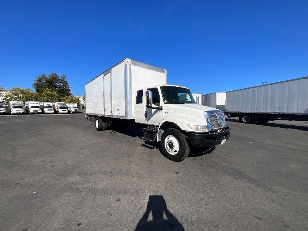 Medium Duty Box Truck-Light and Medium Duty Trucks-International-2020-MV607-West Sacramento-CA-73,964\n\t\tmiles-$ 70,500 - Image 1