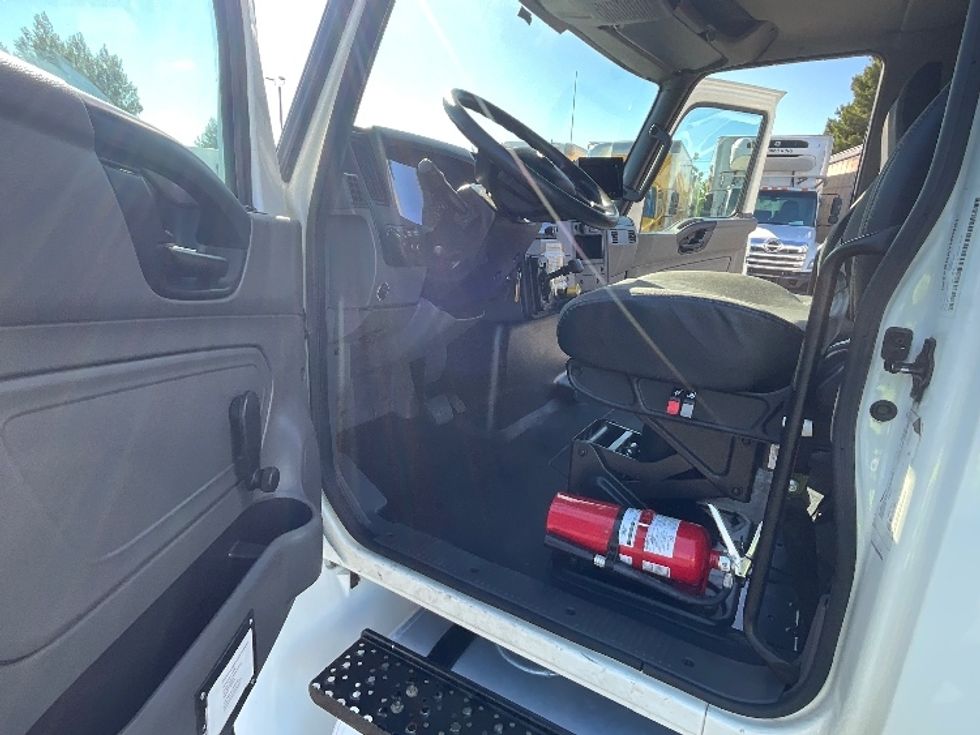 Medium Duty Box Truck-Light and Medium Duty Trucks-International-2020-MV607-West Sacramento-CA-73,964\n\t\tmiles-$ 70,500 - Image 15