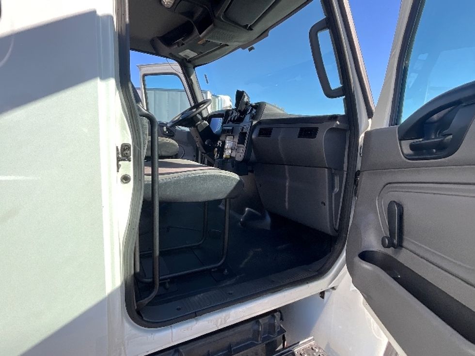 Medium Duty Box Truck-Light and Medium Duty Trucks-International-2020-MV607-West Sacramento-CA-73,964\n\t\tmiles-$ 70,500 - Image 19
