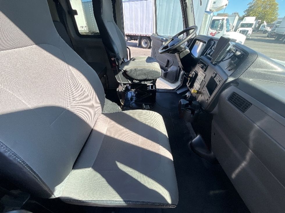 Medium Duty Box Truck-Light and Medium Duty Trucks-International-2020-MV607-West Sacramento-CA-73,964\n\t\tmiles-$ 70,500 - Image 21