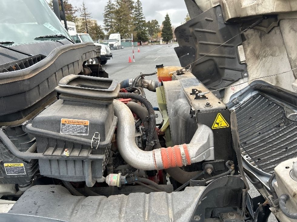 Medium Duty Box Truck-Light and Medium Duty Trucks-International-2020-MV607-West Sacramento-CA-85,639\n\t\tmiles-$ 53,500 - Image 23