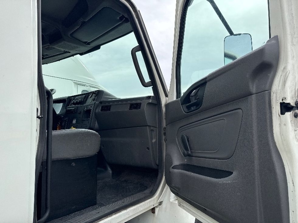 Medium Duty Box Truck-Light and Medium Duty Trucks-International-2020-MV607-West Valley City-UT-192,118\n\t\tmiles-$ 42,750 - Image 20