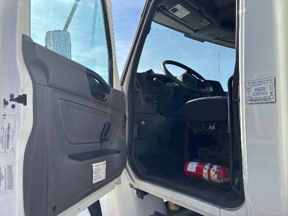 Medium Duty Box Truck-Light and Medium Duty Trucks-International-2020-MV607-West Valley City-UT-79,998\n\t\tmiles-$ 58,000 - Image 16