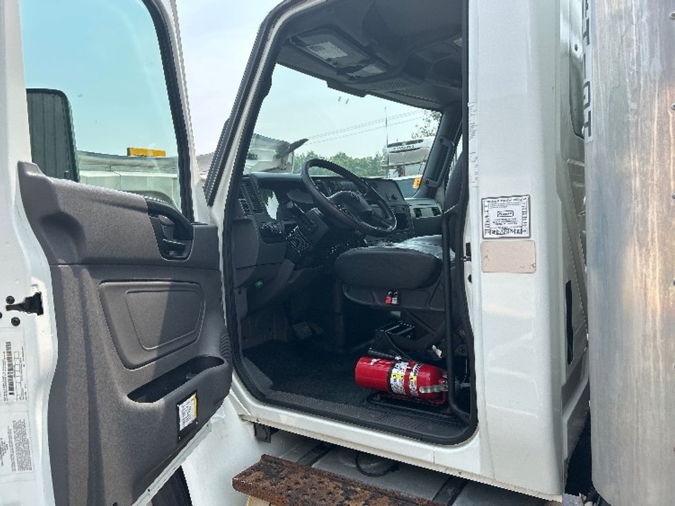 Medium Duty Box Truck-Light and Medium Duty Trucks-International-2020-MV607-White Deer-PA-143,675\n\t\tmiles-$ 40,000 - Image 16
