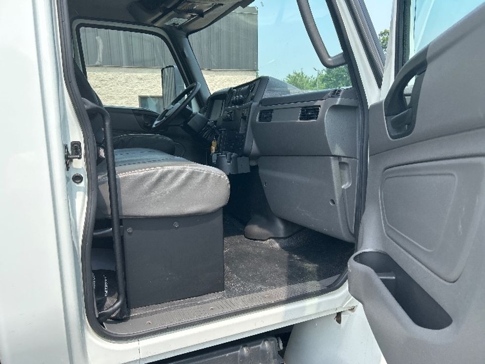 Medium Duty Box Truck-Light and Medium Duty Trucks-International-2020-MV607-White Deer-PA-143,675\n\t\tmiles-$ 40,000 - Image 19