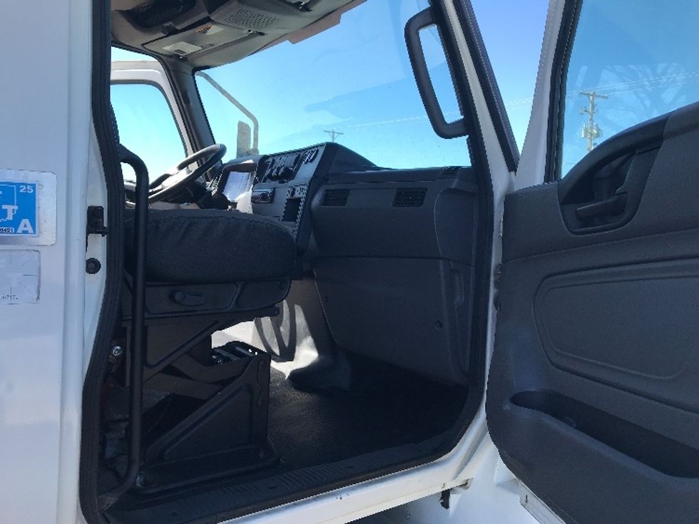 Medium Duty Box Truck-Light and Medium Duty Trucks-International-2020-MV607-Wichita-KS-106,929\n\t\tmiles-$ 59,250 - Image 20