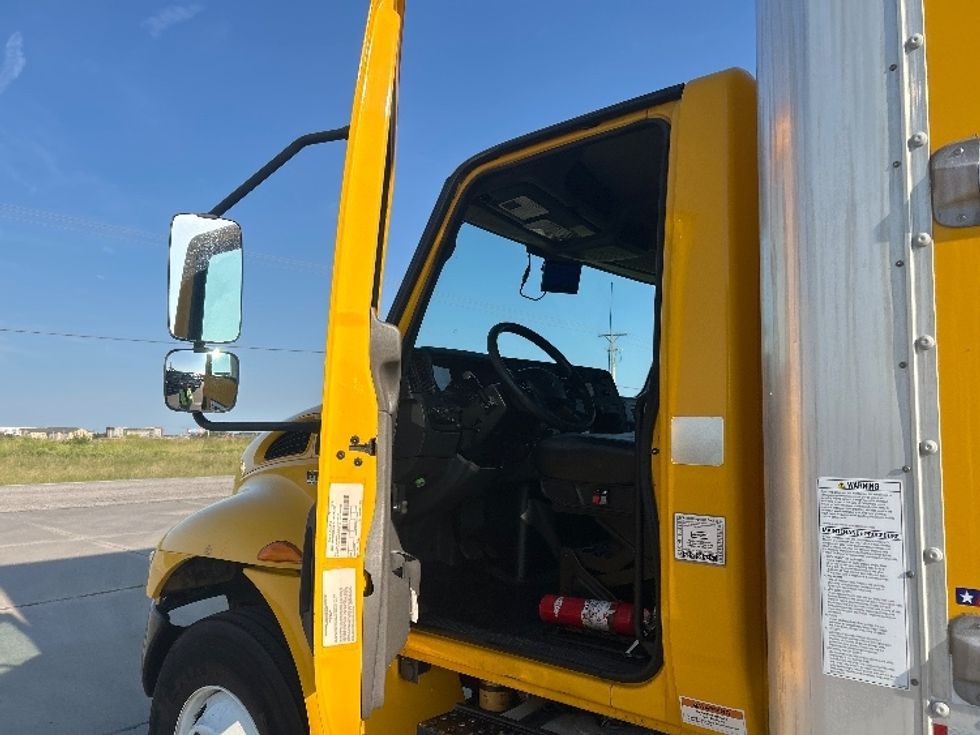 Medium Duty Box Truck-Light and Medium Duty Trucks-International-2020-MV607-Wichita-KS-115,506\n\t\tmiles-$ 53,750 - Image 16