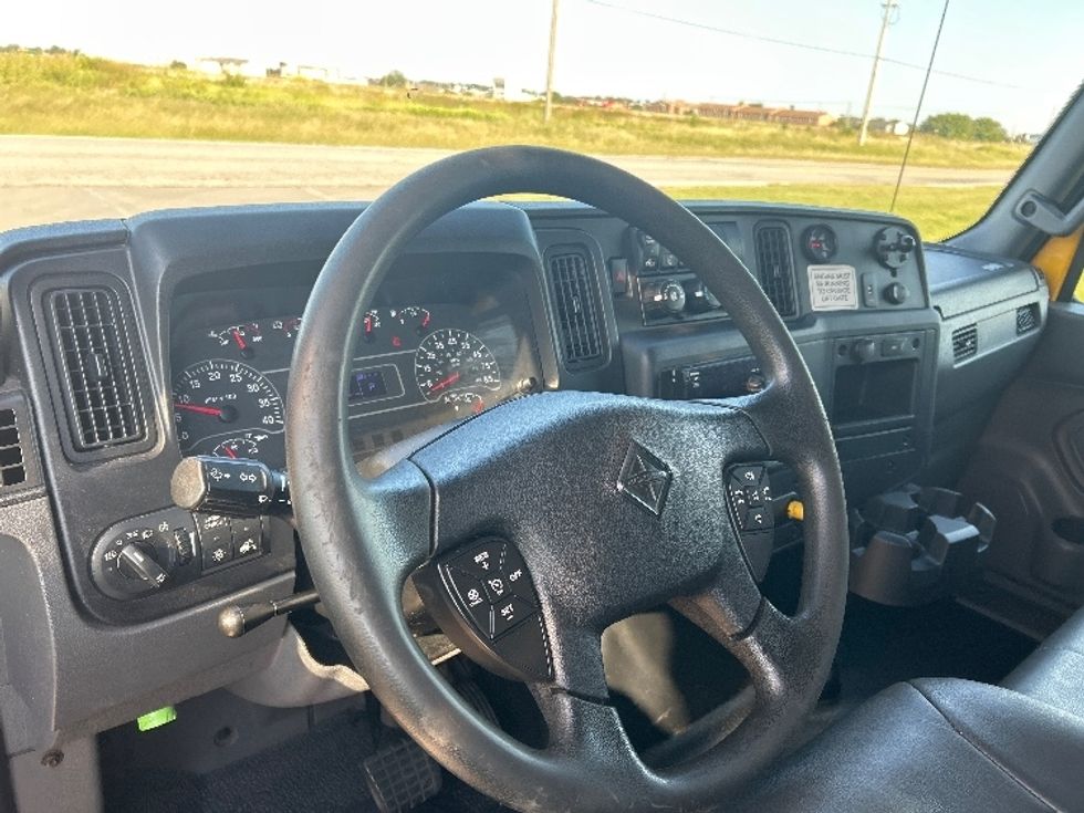Medium Duty Box Truck-Light and Medium Duty Trucks-International-2020-MV607-Wichita-KS-115,506\n\t\tmiles-$ 53,750 - Image 17