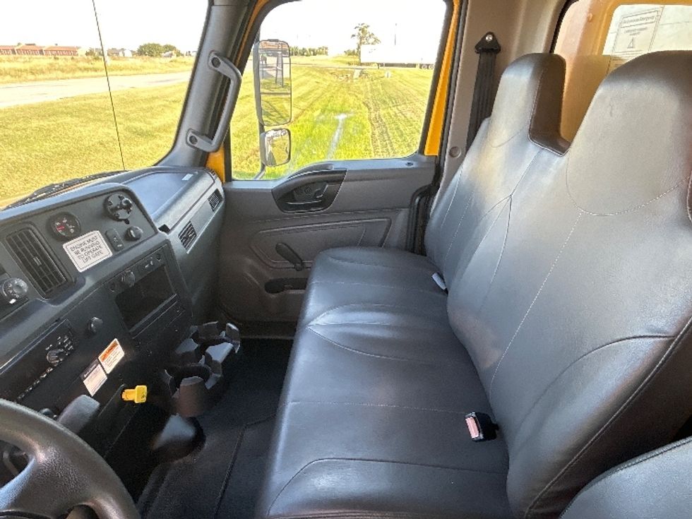 Medium Duty Box Truck-Light and Medium Duty Trucks-International-2020-MV607-Wichita-KS-115,506\n\t\tmiles-$ 53,750 - Image 19