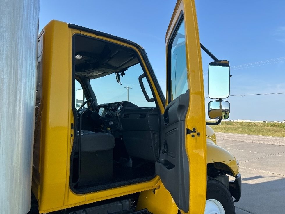 Medium Duty Box Truck-Light and Medium Duty Trucks-International-2020-MV607-Wichita-KS-115,506\n\t\tmiles-$ 53,750 - Image 20