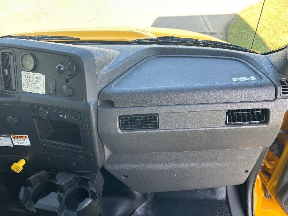 Medium Duty Box Truck-Light and Medium Duty Trucks-International-2020-MV607-Wichita-KS-115,506\n\t\tmiles-$ 53,750 - Image 21