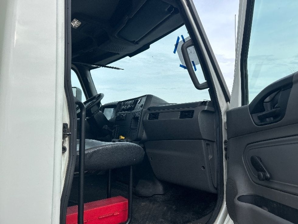 Medium Duty Box Truck-Light and Medium Duty Trucks-International-2020-MV607-Windsor-WI-103,620\n\t\tmiles-$ 60,250 - Image 20