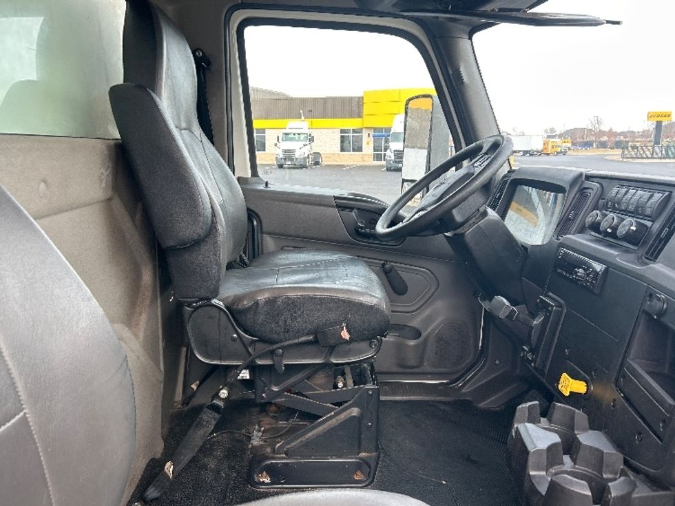 Medium Duty Box Truck-Light and Medium Duty Trucks-International-2020-MV607-Windsor-WI-103,620\n\t\tmiles-$ 60,250 - Image 22