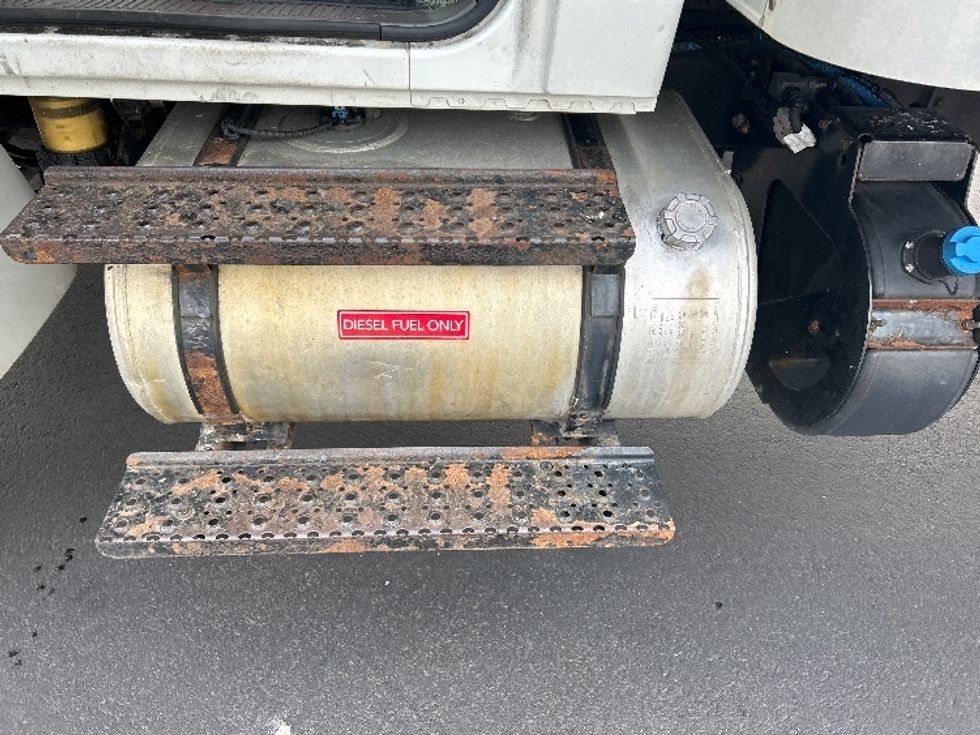 Medium Duty Box Truck-Light and Medium Duty Trucks-International-2020-MV607-Windsor-WI-103,620\n\t\tmiles-$ 60,250 - Image 25