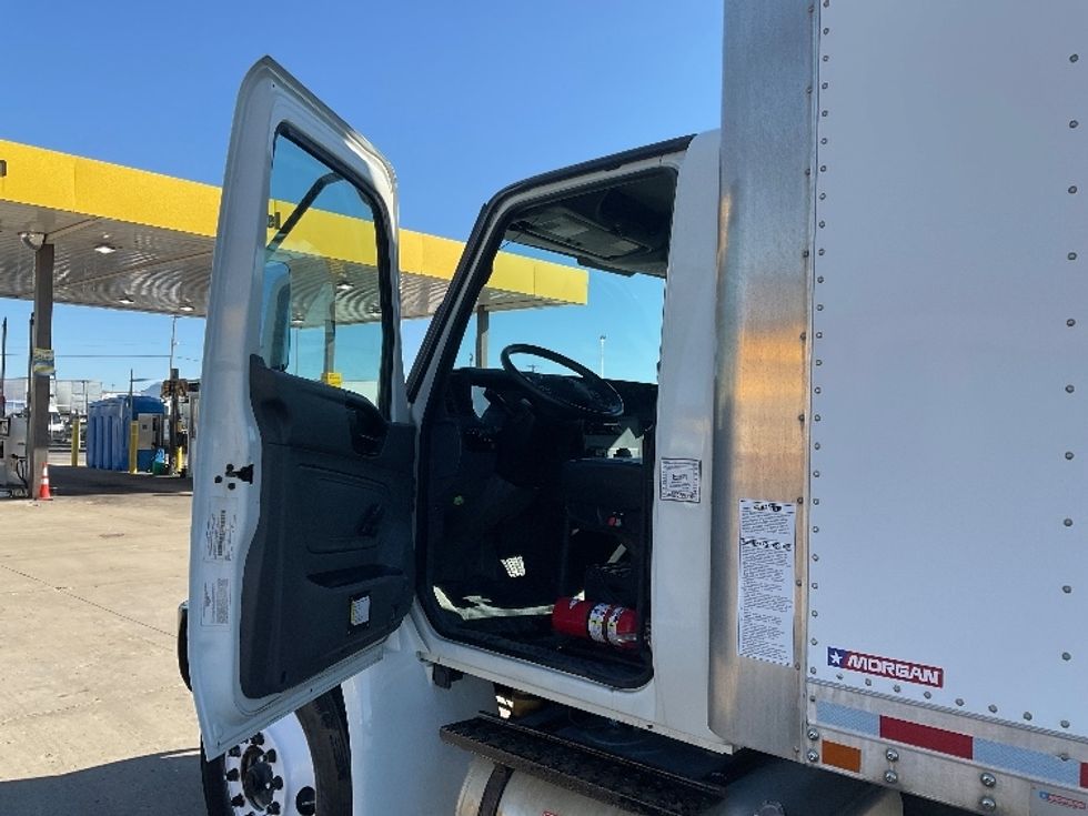 Medium Duty Box Truck-Light and Medium Duty Trucks-International-2020-MV607-Windsor-WI-234,837\n\t\tmiles-$ 40,750 - Image 16
