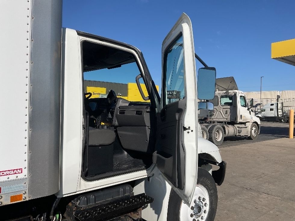 Medium Duty Box Truck-Light and Medium Duty Trucks-International-2020-MV607-Windsor-WI-234,837\n\t\tmiles-$ 40,750 - Image 20