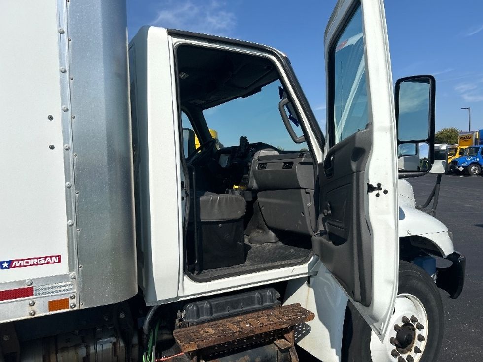 Medium Duty Box Truck-Light and Medium Duty Trucks-International-2020-MV607-Windsor-WI-84,396\n\t\tmiles-$ 69,250 - Image 20