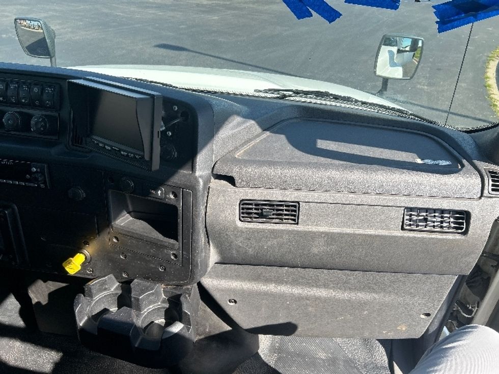 Medium Duty Box Truck-Light and Medium Duty Trucks-International-2020-MV607-Windsor-WI-84,396\n\t\tmiles-$ 69,250 - Image 21