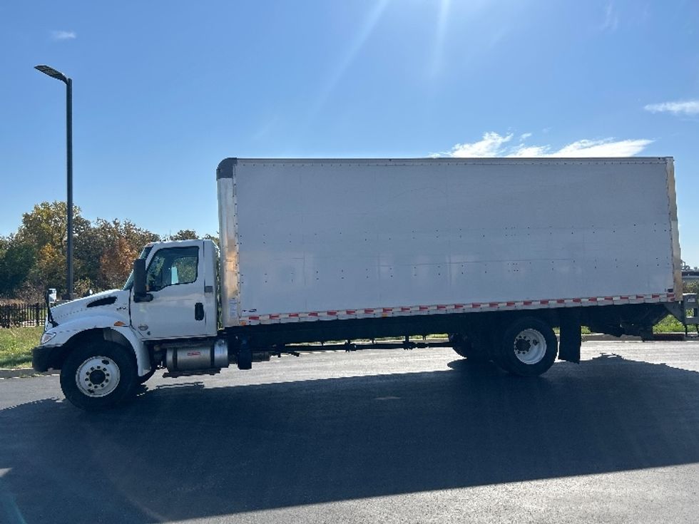 Medium Duty Box Truck-Light and Medium Duty Trucks-International-2020-MV607-Windsor-WI-84,396\n\t\tmiles-$ 69,250 - Image 4