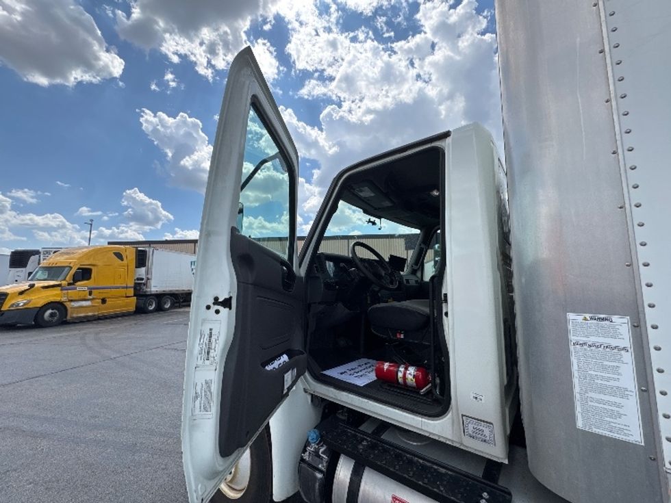 Medium Duty Box Truck-Light and Medium Duty Trucks-International-2020-MV607-Windsor-WI-95,128\n\t\tmiles-$ 56,250 - Image 16