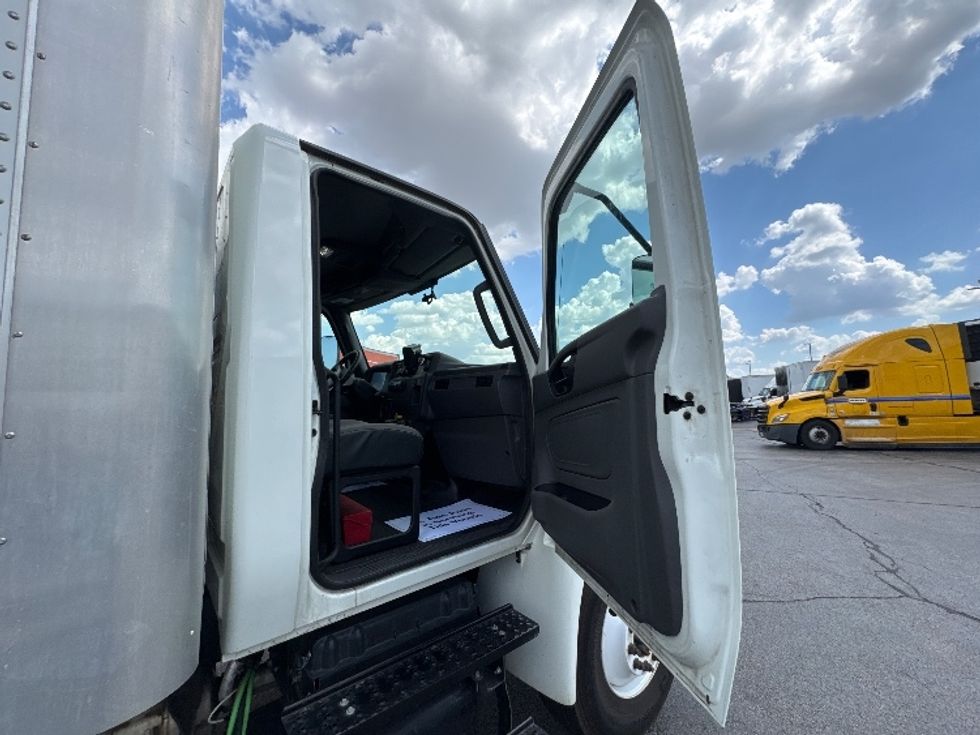 Medium Duty Box Truck-Light and Medium Duty Trucks-International-2020-MV607-Windsor-WI-95,128\n\t\tmiles-$ 56,250 - Image 20