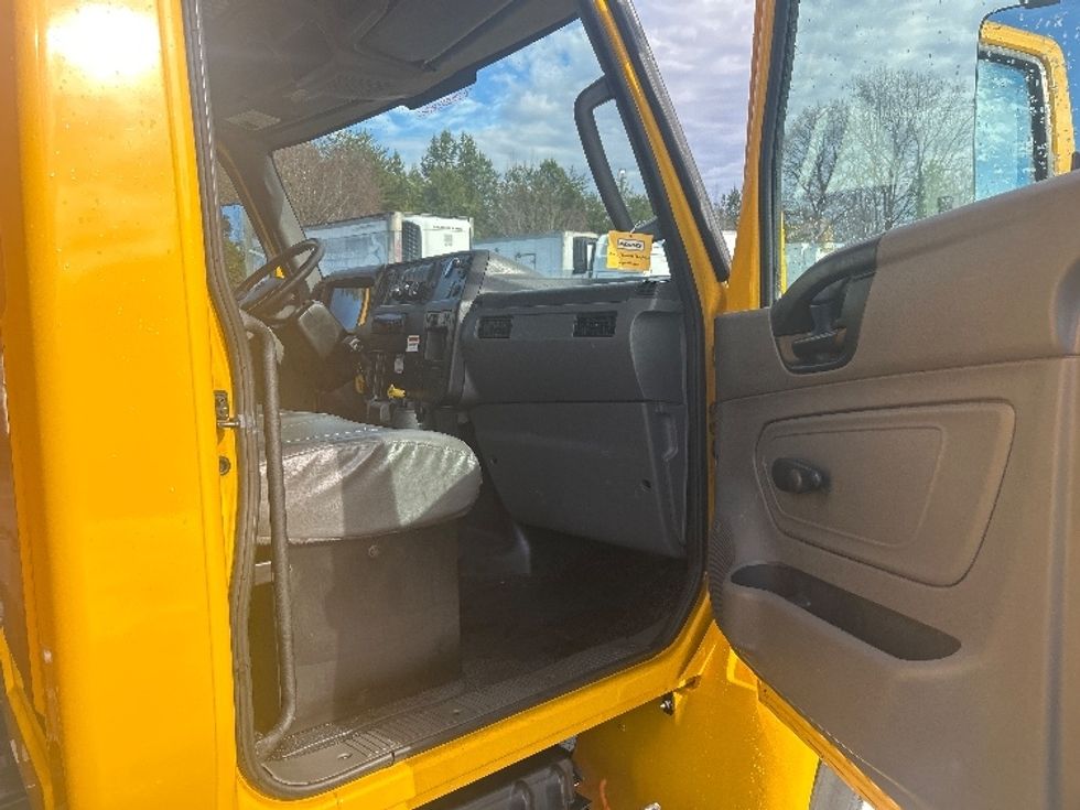 Medium Duty Box Truck-Light and Medium Duty Trucks-International-2020-MV607-Winston Salem-NC-185,154\n\t\tmiles-$ 30,000 - Image 19