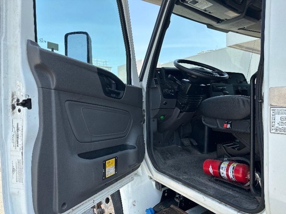 Medium Duty Box Truck-Light and Medium Duty Trucks-International-2020-MV607-Wixom-MI-101,295\n\t\tmiles-$ 60,000 - Image 15