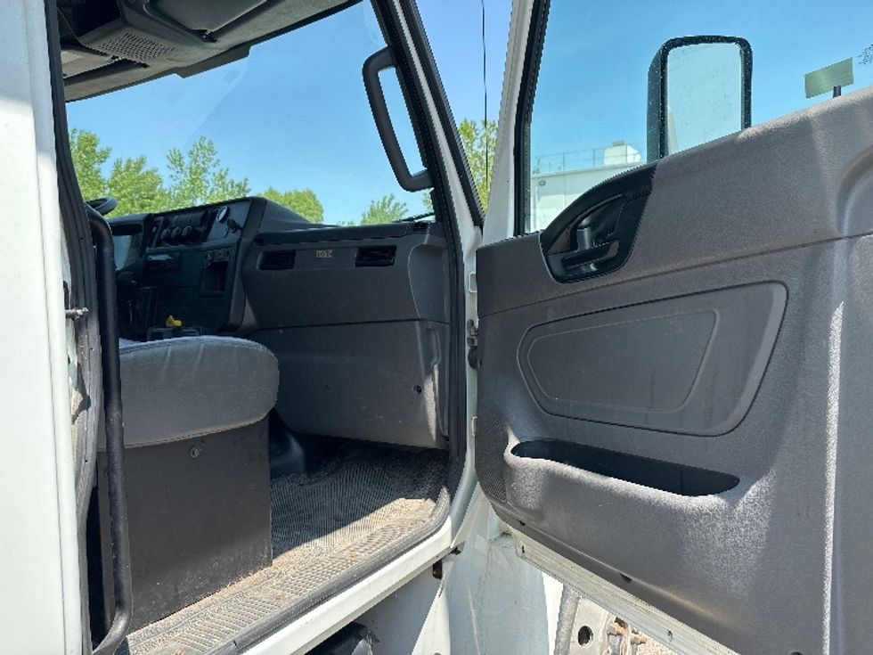 Medium Duty Box Truck-Light and Medium Duty Trucks-International-2020-MV607-Wixom-MI-101,295\n\t\tmiles-$ 60,000 - Image 19