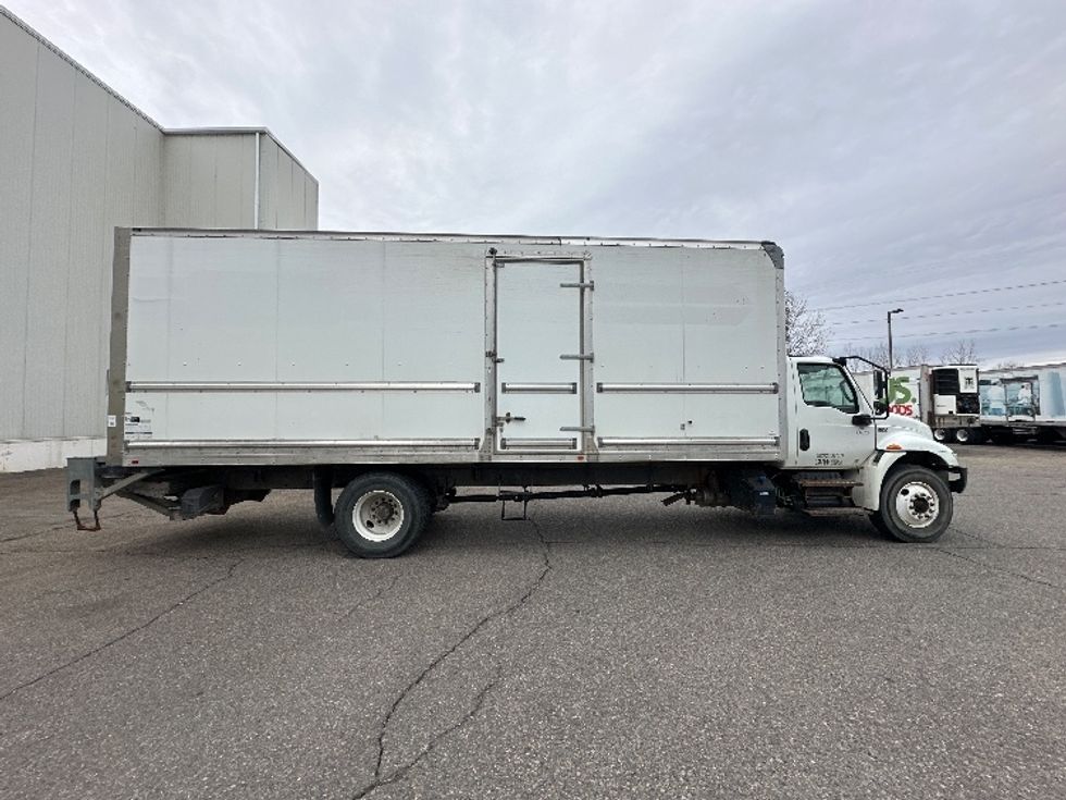 Medium Duty Box Truck-Light and Medium Duty Trucks-International-2020-MV607-Wixom-MI-169,337\n\t\tmiles-$ 46,750 - Image 15