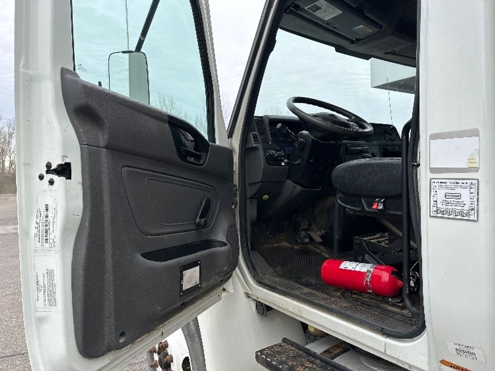 Medium Duty Box Truck-Light and Medium Duty Trucks-International-2020-MV607-Wixom-MI-169,337\n\t\tmiles-$ 46,750 - Image 16